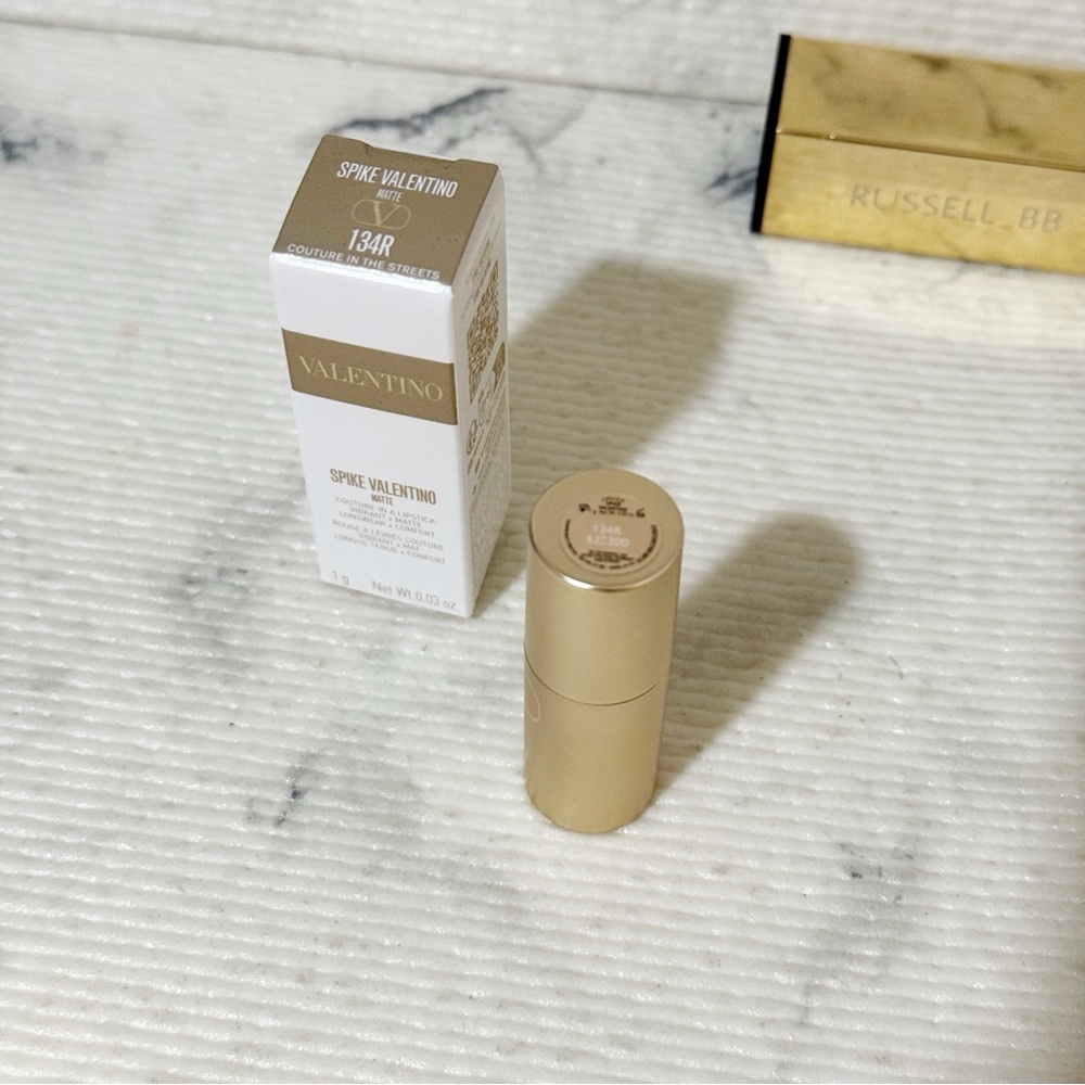 Valentino Rosy Nude Matte Lipstick: Spike Valentino #134R Couture In The Streets - Picture 8 of 12